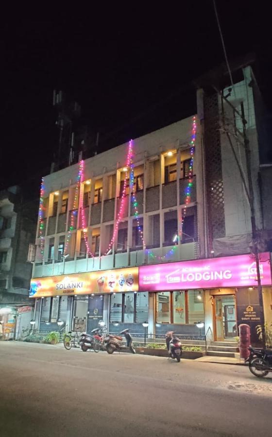 Solanki Guest House Kolhapur Exteriör bild