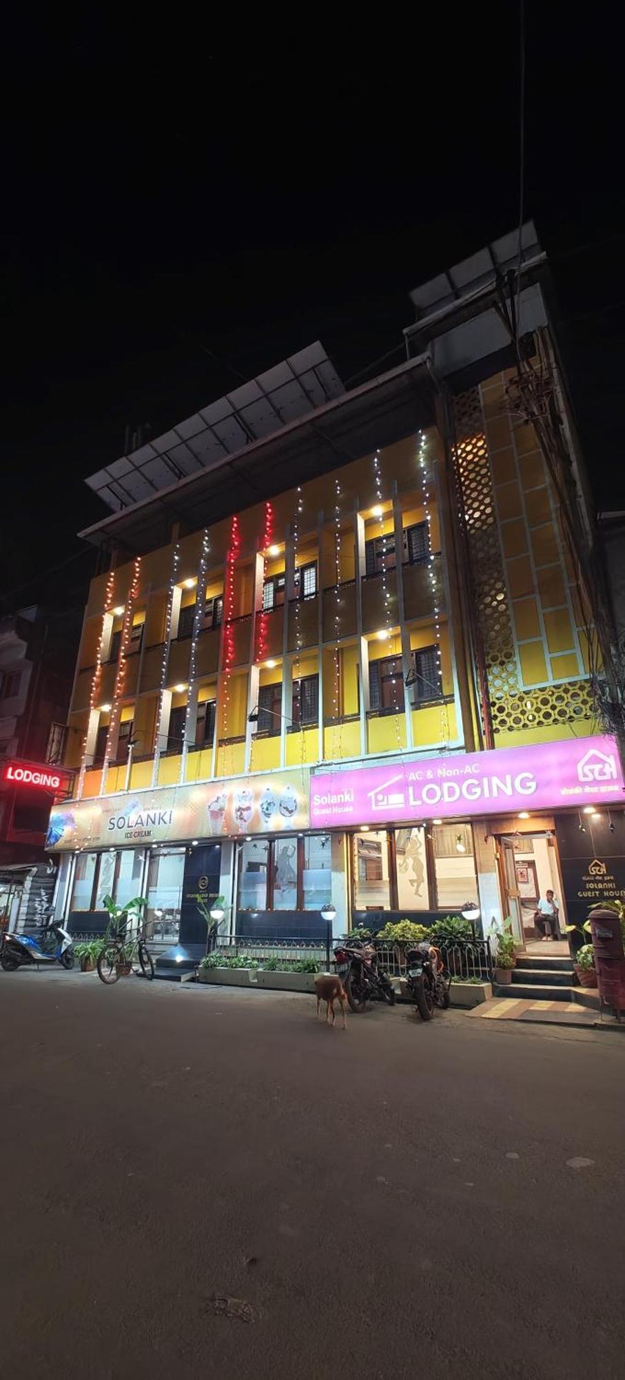 Solanki Guest House Kolhapur Exteriör bild