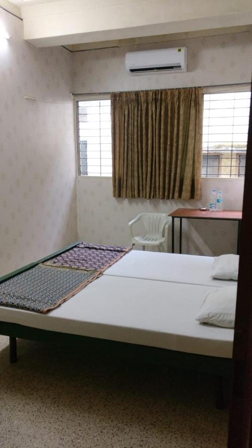 Solanki Guest House Kolhapur Exteriör bild