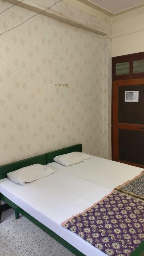 Solanki Guest House Kolhapur Exteriör bild